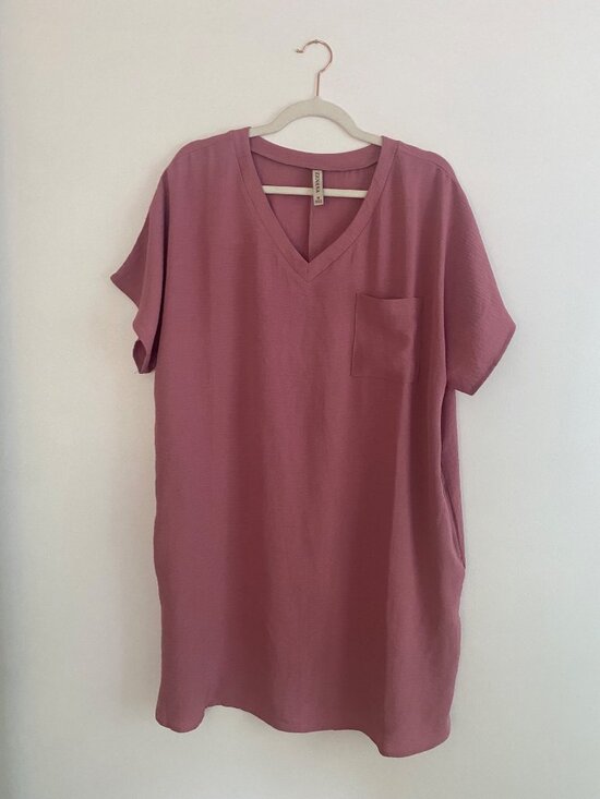 Zenana Dresses & Skirts - Zenana Mauve V-Neck Short Sleeve Dress With Pockets Size M